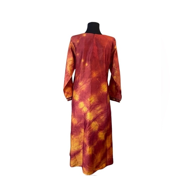 Beautiful Red Orange V-Neck 3/4 Sleeve Embroidered Kurta - Picture 12 of 16